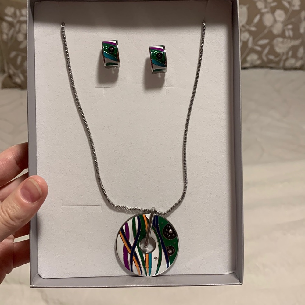 Necklace and earrings set